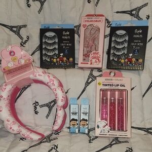 NWT Peanuts Themed Beauty Set